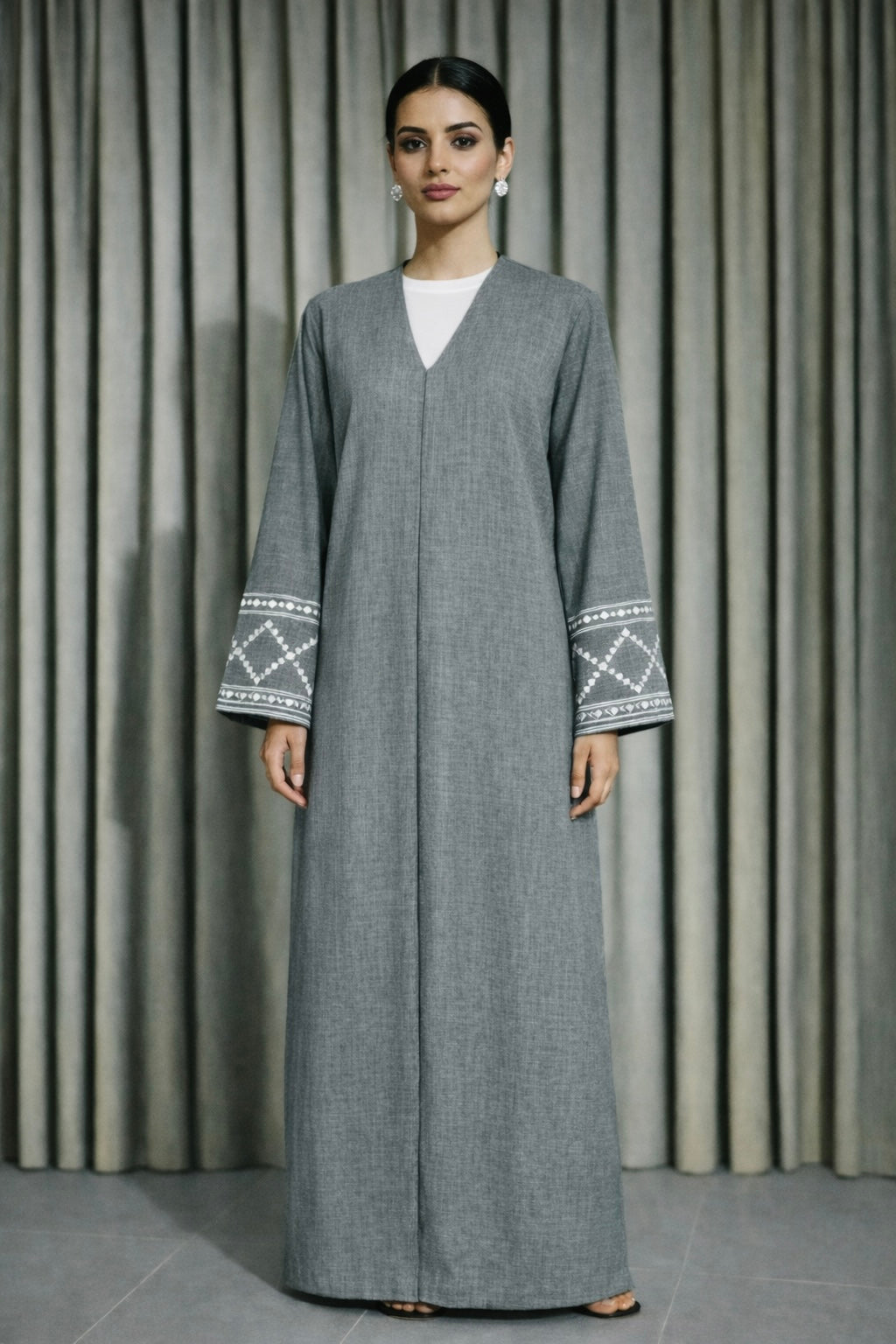 Abaya Dubai Luxe Grise brodée – Abaya gris mode modeste
