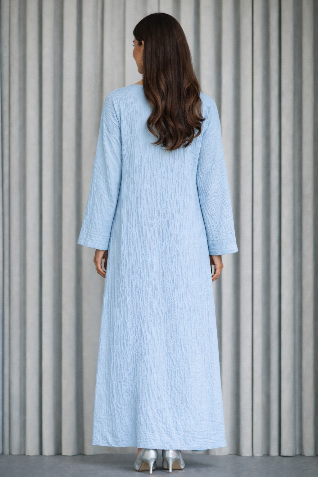 Robe longue froissée bleu ciel – vue détail