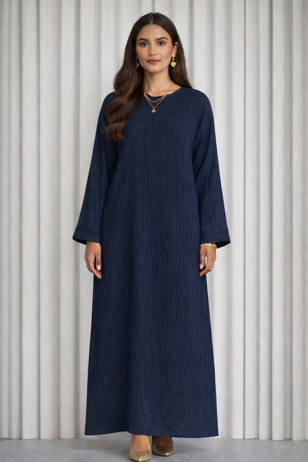 Robe longue froissée noir – portée