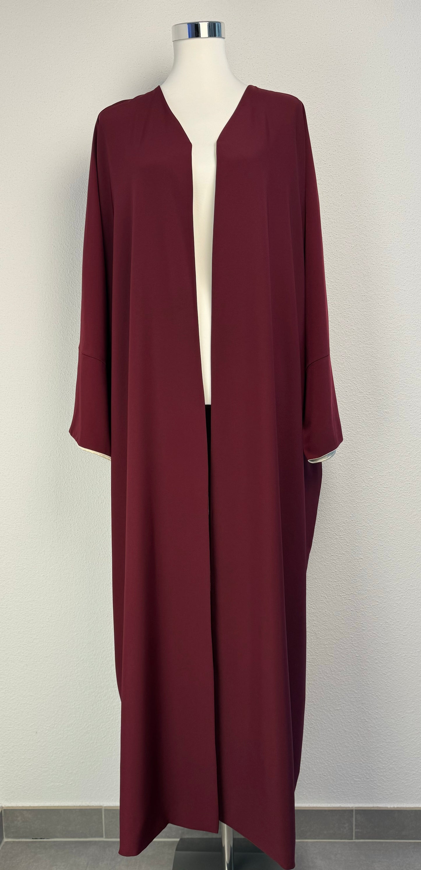 Kimono satiné réversible bordeaux – portée