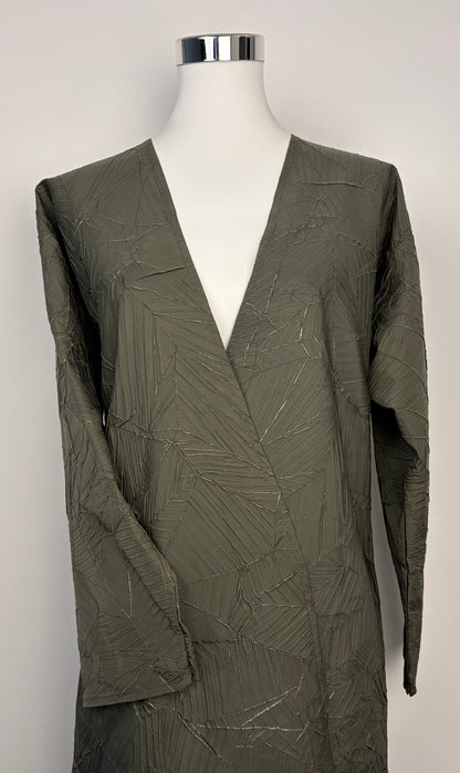 Abaya Dubai Luxe Verte Relief Doré – portée