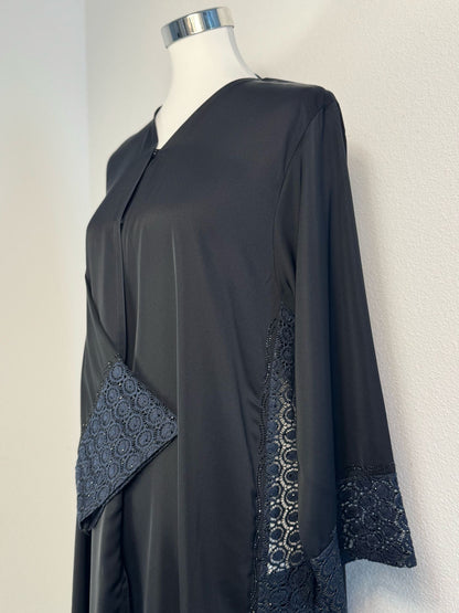 Abaya Dubai Luxe Noir brodée – vue de dos